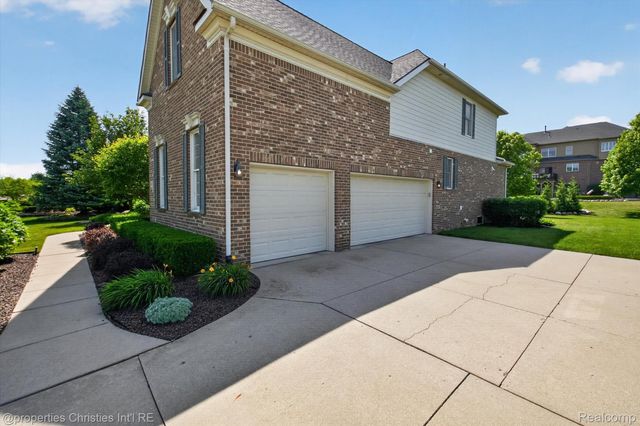 46592 Pinehurst Circle N, Northville Township, MI 48168