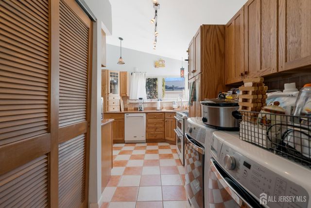 6 Long Street, Piscataway, NJ 08854