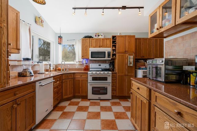 6 Long Street, Piscataway, NJ 08854