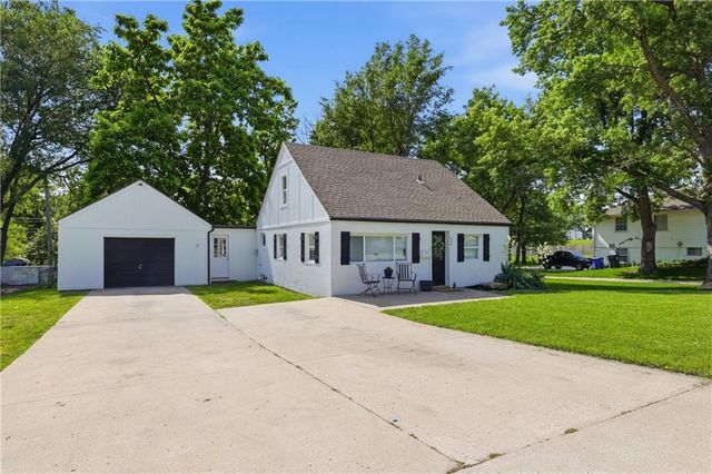 604 NE Douglas Street, Lee's Summit, MO 64063