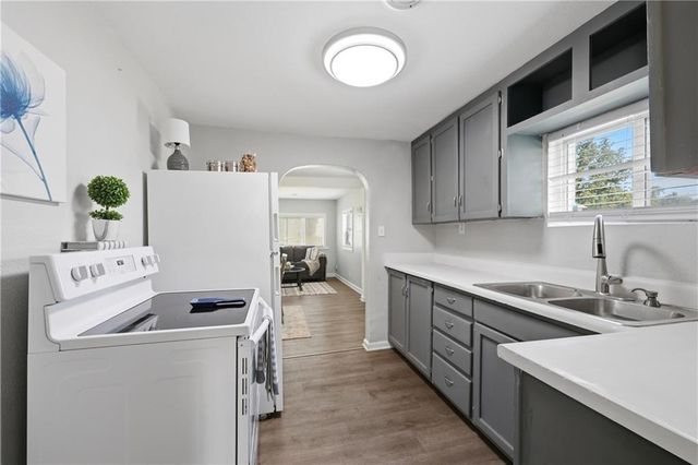604 NE Douglas Street, Lee's Summit, MO 64063