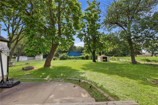 604 NE Douglas Street, Lee's Summit, MO 64063