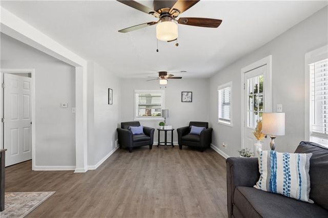 604 NE Douglas Street, Lee's Summit, MO 64063