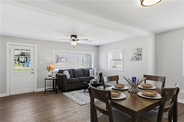 604 NE Douglas Street, Lee's Summit, MO 64063