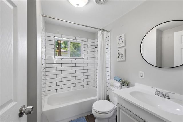 604 NE Douglas Street, Lee's Summit, MO 64063