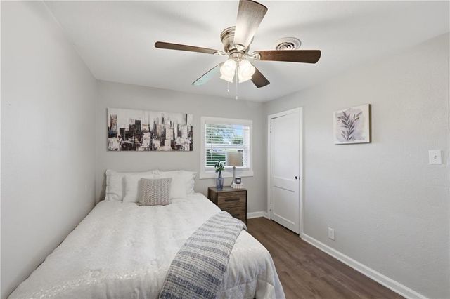 604 NE Douglas Street, Lee's Summit, MO 64063