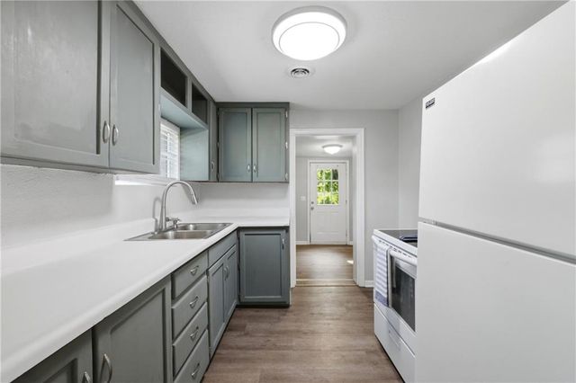 604 NE Douglas Street, Lee's Summit, MO 64063