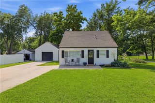 604 NE Douglas Street, Lee's Summit, MO 64063