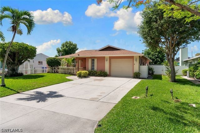 1020 28th AVE N, Naples, FL 34103
