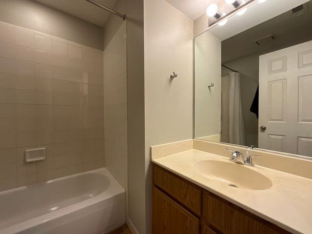 215 Brett Circle C, Wauconda, IL 60084
