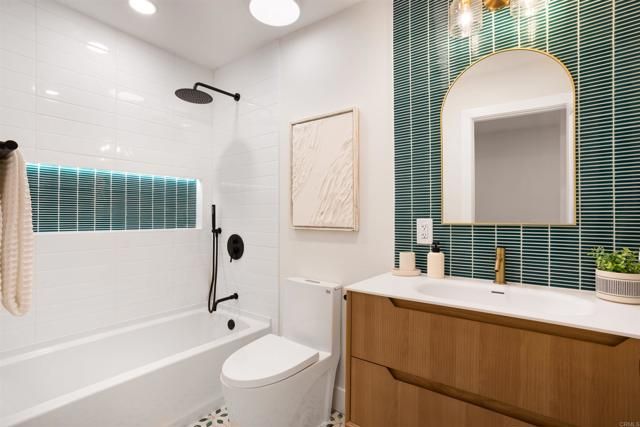 3810 sierra Morena ave, Carlsbad, CA 92010