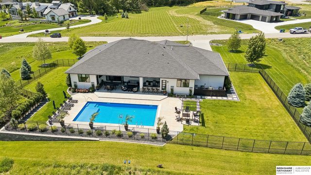 4215 S 230Th Plaza, Elkhorn, NE 68022