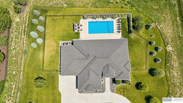 4215 S 230Th Plaza, Elkhorn, NE 68022