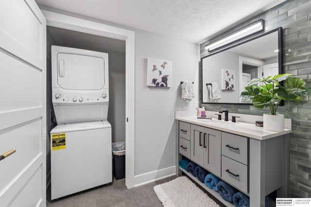 4215 S 230Th Plaza, Elkhorn, NE 68022