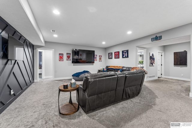 4215 S 230Th Plaza, Elkhorn, NE 68022