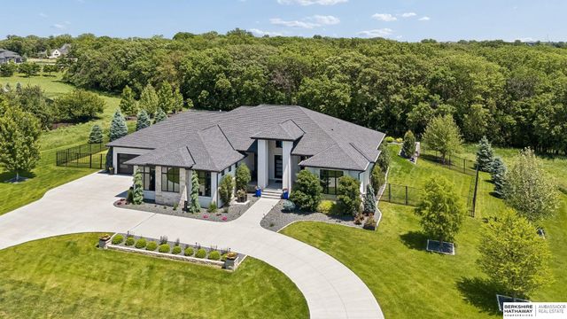 4215 S 230Th Plaza, Elkhorn, NE 68022