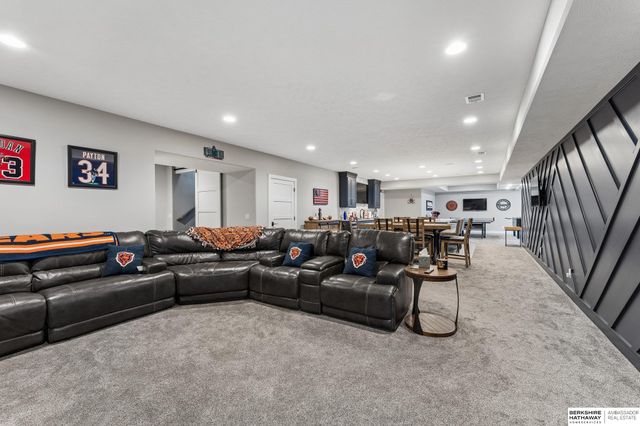 4215 S 230Th Plaza, Elkhorn, NE 68022