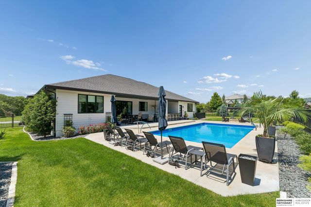 4215 S 230Th Plaza, Elkhorn, NE 68022