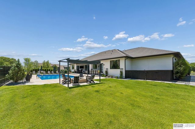 4215 S 230Th Plaza, Elkhorn, NE 68022