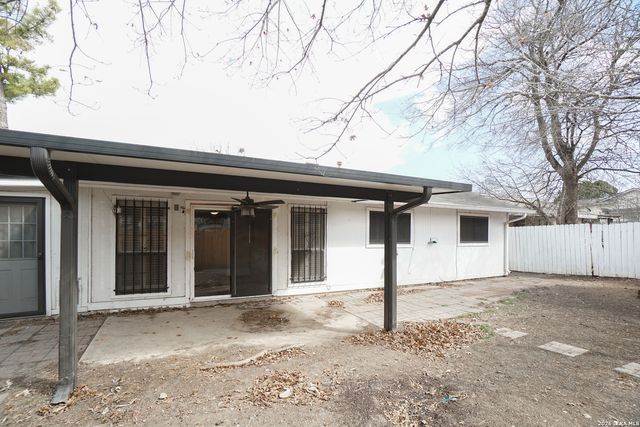 7610 Meadow Green, San Antonio, TX 78251