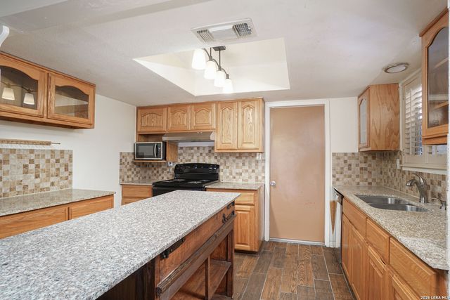 7610 Meadow Green, San Antonio, TX 78251