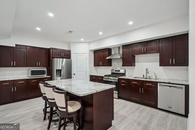 362 Grassmeade Way, Snellville, GA 30078