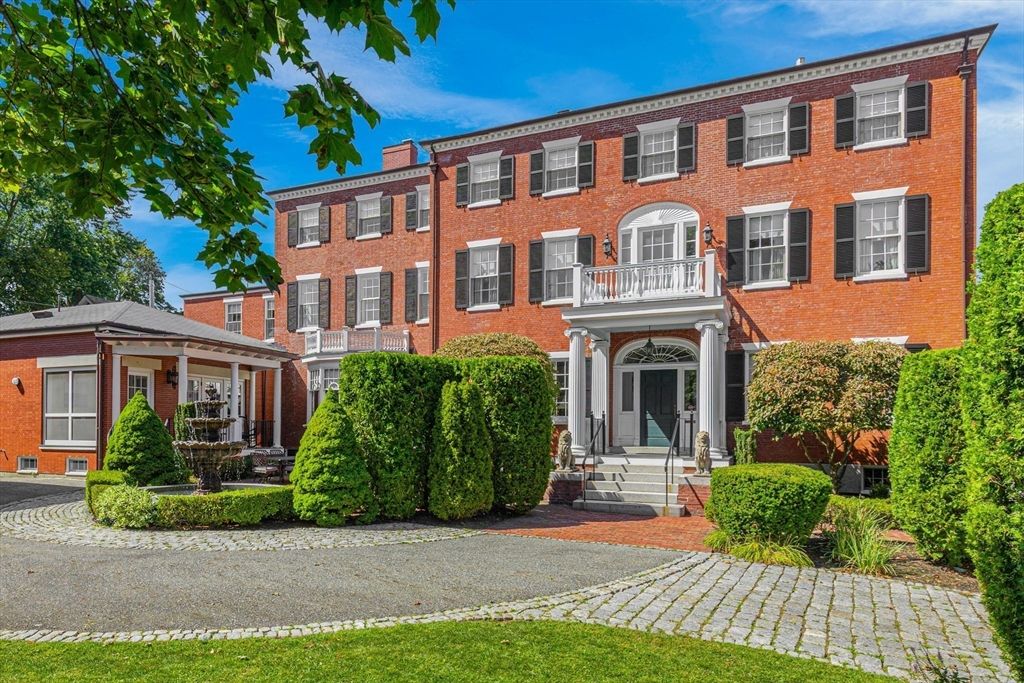 26 Winter St, Salem, MA 01970