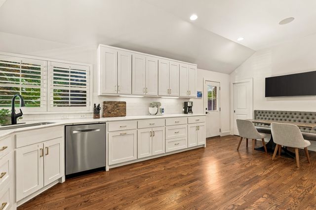 6438 Mccommas Boulevard, Dallas, TX 75214
