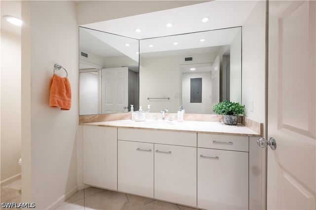 4551 Gulf Shore BLVD N 306, Naples, FL 34103