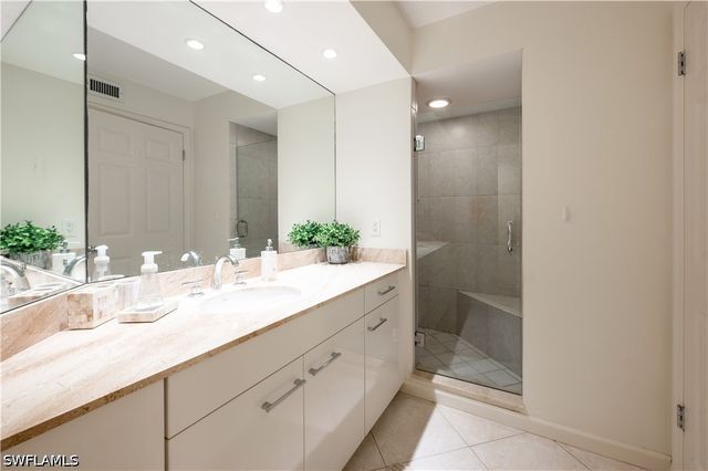 4551 Gulf Shore BLVD N 306, Naples, FL 34103