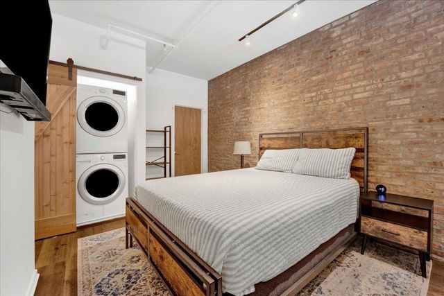 1118 W FULTON Street 202, Chicago, IL 60607