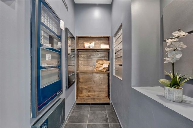 1118 W FULTON Street 202, Chicago, IL 60607