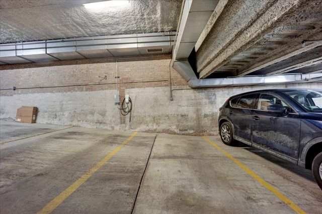 1118 W FULTON Street 202, Chicago, IL 60607