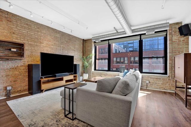 1118 W FULTON Street 202, Chicago, IL 60607