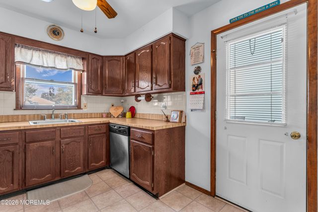 119 Edgewater Court, Toms River, NJ 08757