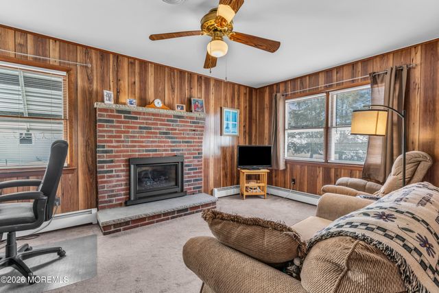 119 Edgewater Court, Toms River, NJ 08757