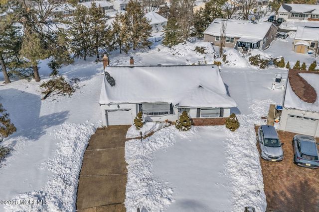 119 Edgewater Court, Toms River, NJ 08757