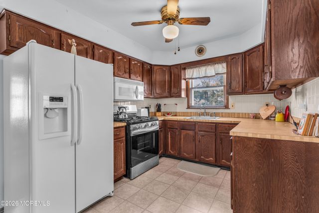 119 Edgewater Court, Toms River, NJ 08757