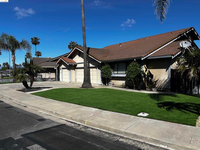 5593 Drakes Dr, Discovery Bay, CA 94505