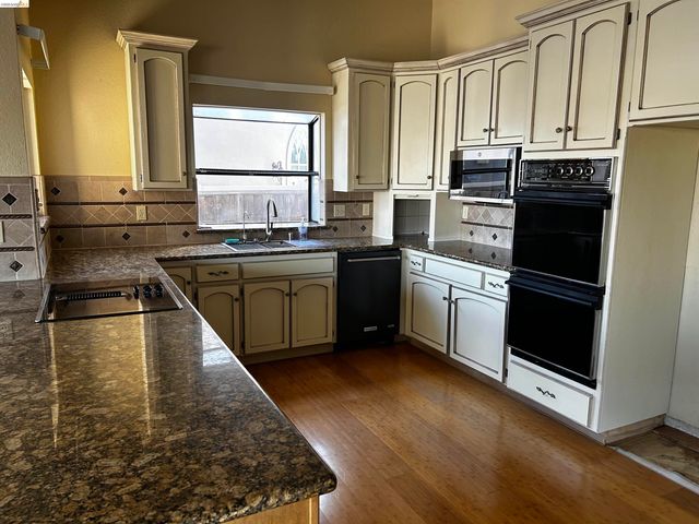 5593 Drakes Dr, Discovery Bay, CA 94505