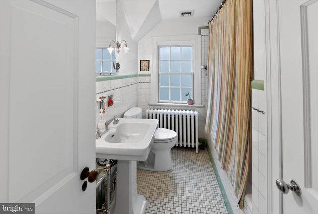 306 WINDSOR AVE, Wayne, PA 19087