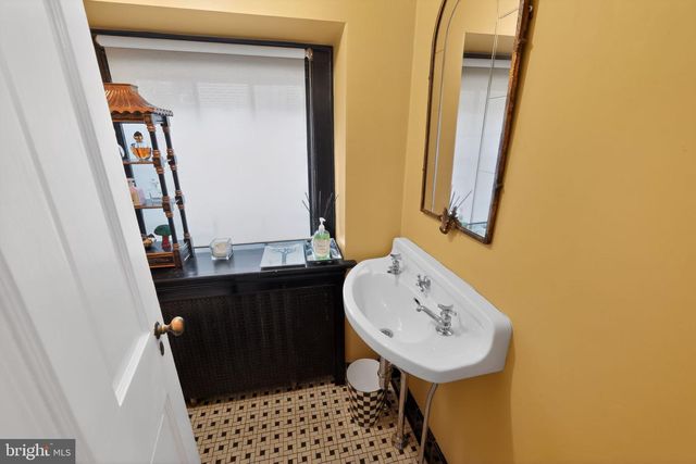 306 WINDSOR AVE, Wayne, PA 19087