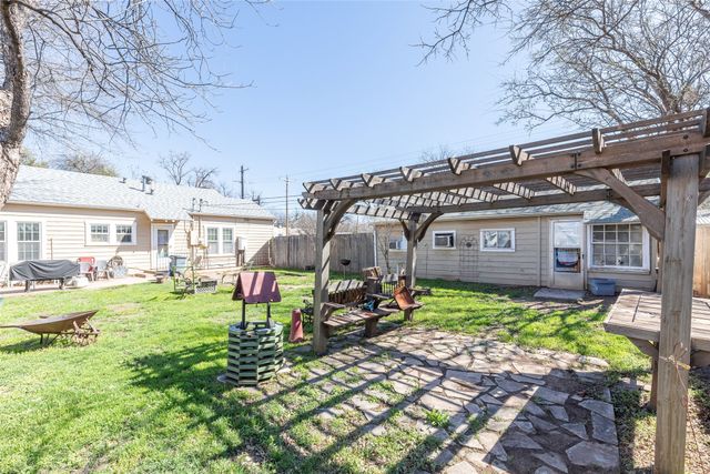2433 S 11th Street, Abilene, TX 79605