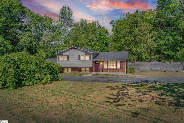 100 Woodburn Drive, Taylors, SC 29687