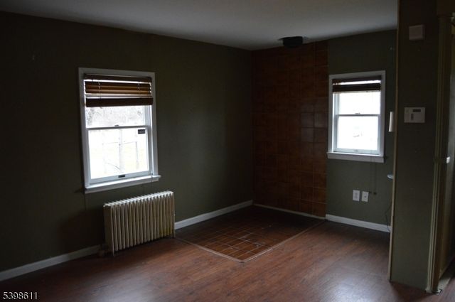 92 Oak Grove Rd, Raritan Twp., NJ 08822