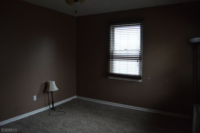 92 Oak Grove Rd, Raritan Twp., NJ 08822