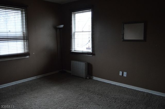 92 Oak Grove Rd, Raritan Twp., NJ 08822