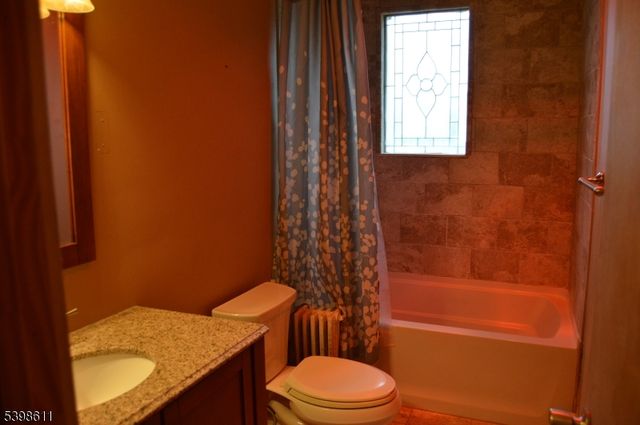 92 Oak Grove Rd, Raritan Twp., NJ 08822