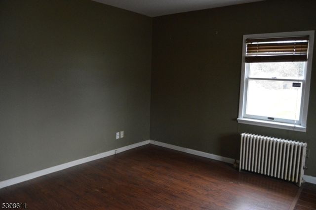 92 Oak Grove Rd, Raritan Twp., NJ 08822