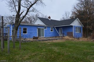 92 Oak Grove Rd, Raritan Twp., NJ 08822